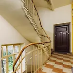 Modern Apartment Lubicz Kraków by Renters